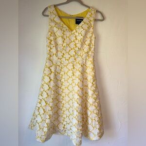 MODCLOTH WHITE & YELLOW LACE FULLY LINED SWING DRESS SZ S